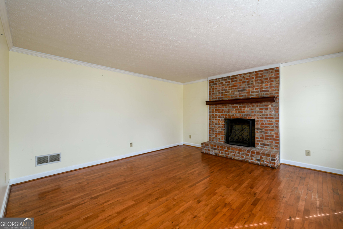 6420 Phillips Place Property Photo 7