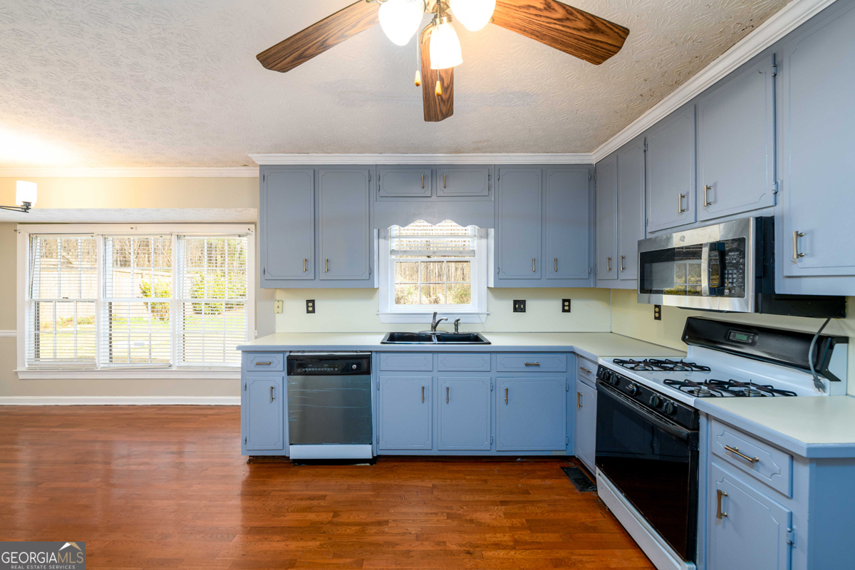 6420 Phillips Place Property Photo 11