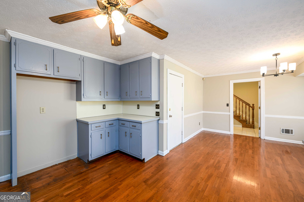 6420 Phillips Place Property Photo 13