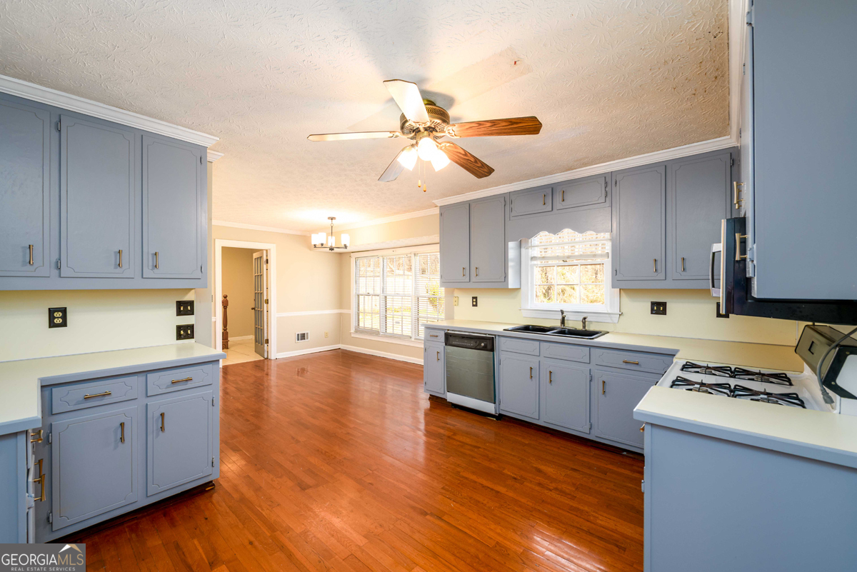6420 Phillips Place Property Photo 14