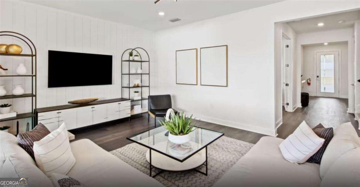 260 Nesta Grove Drive Property Photo 4