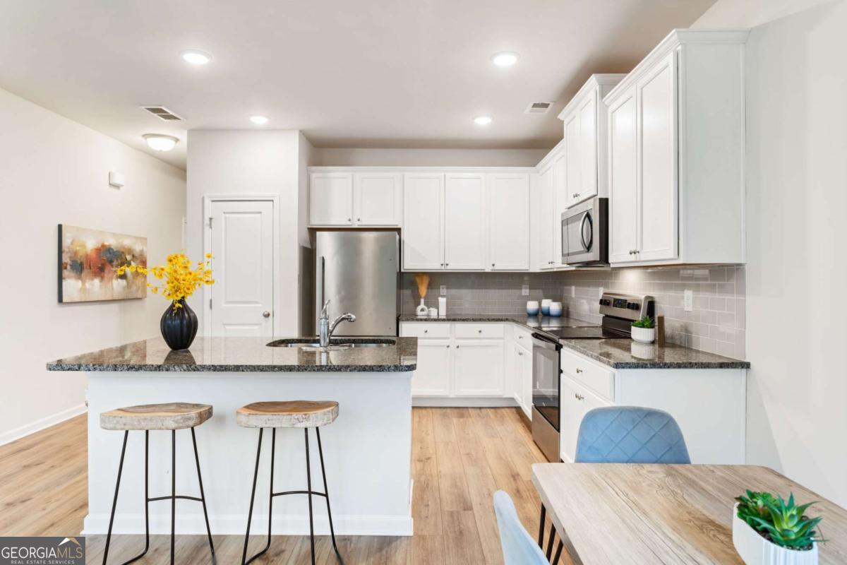 2824 Saratoga Lake View