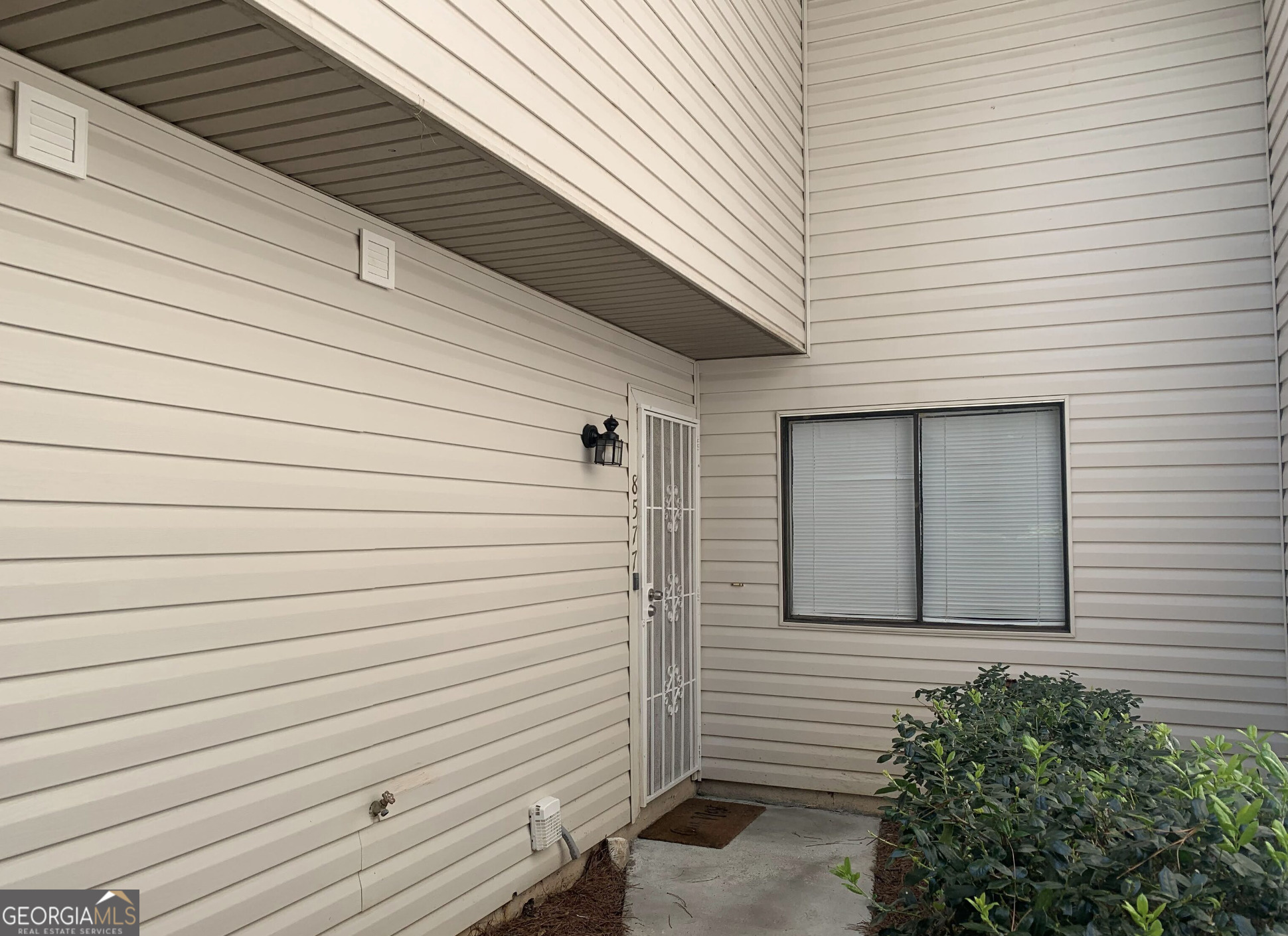 8577 Parkside Drive Property Photo 1