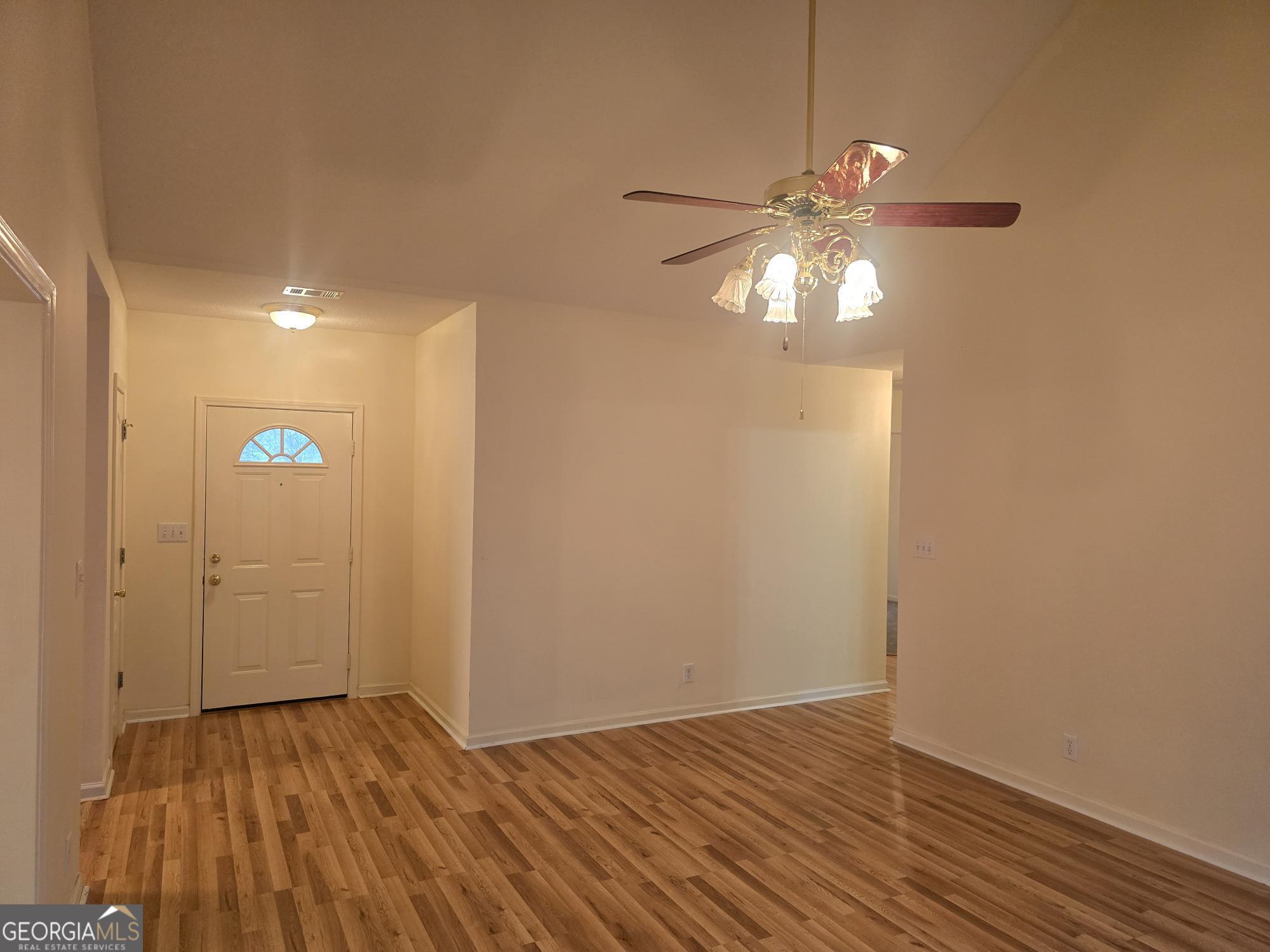 150 Knights Bridge Property Photo 2