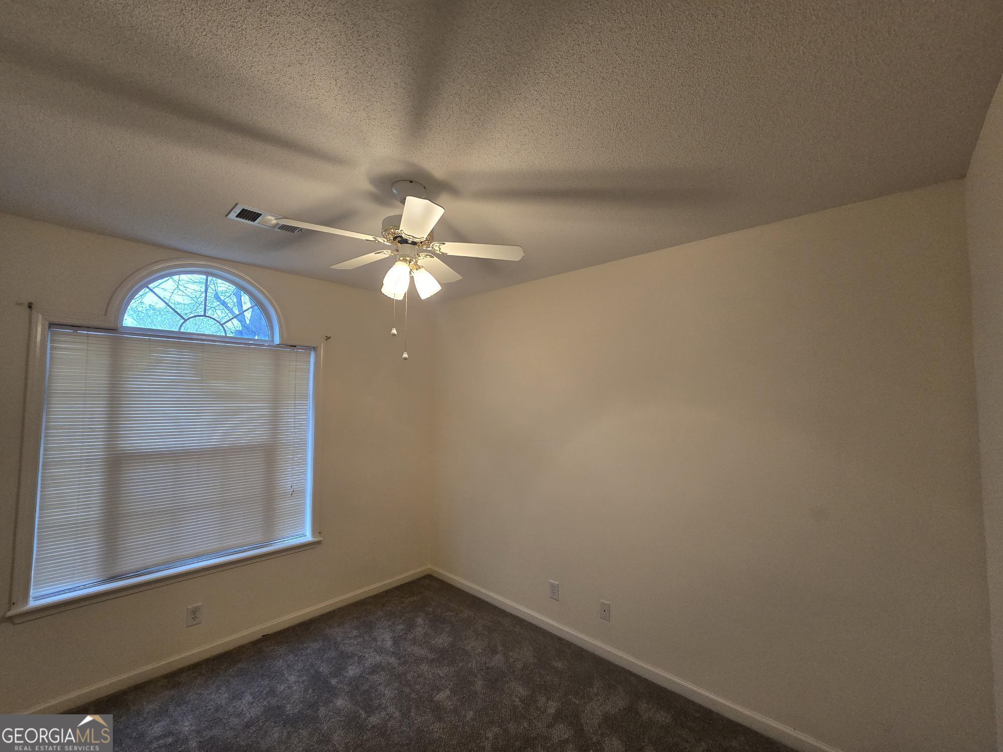 150 Knights Bridge Property Photo 8