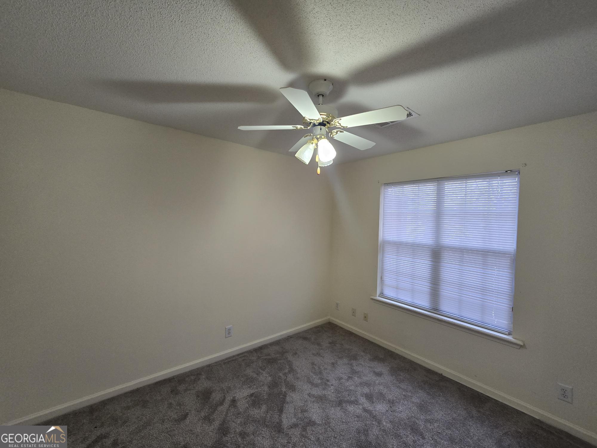 150 Knights Bridge Property Photo 9
