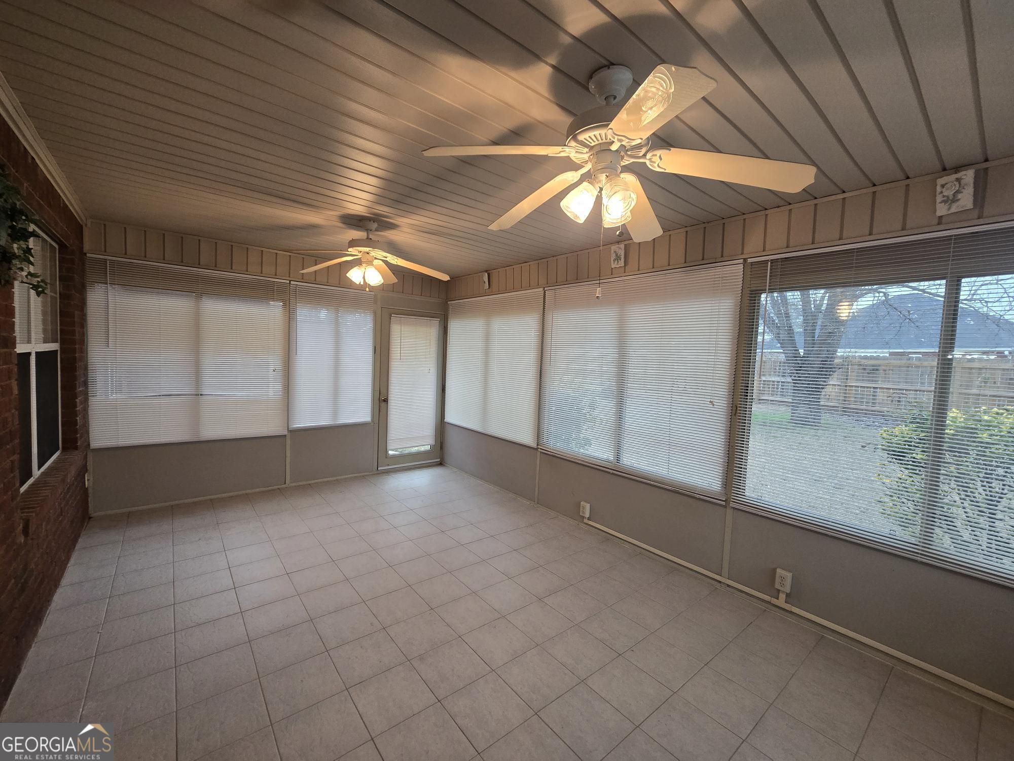 150 Knights Bridge Property Photo 10