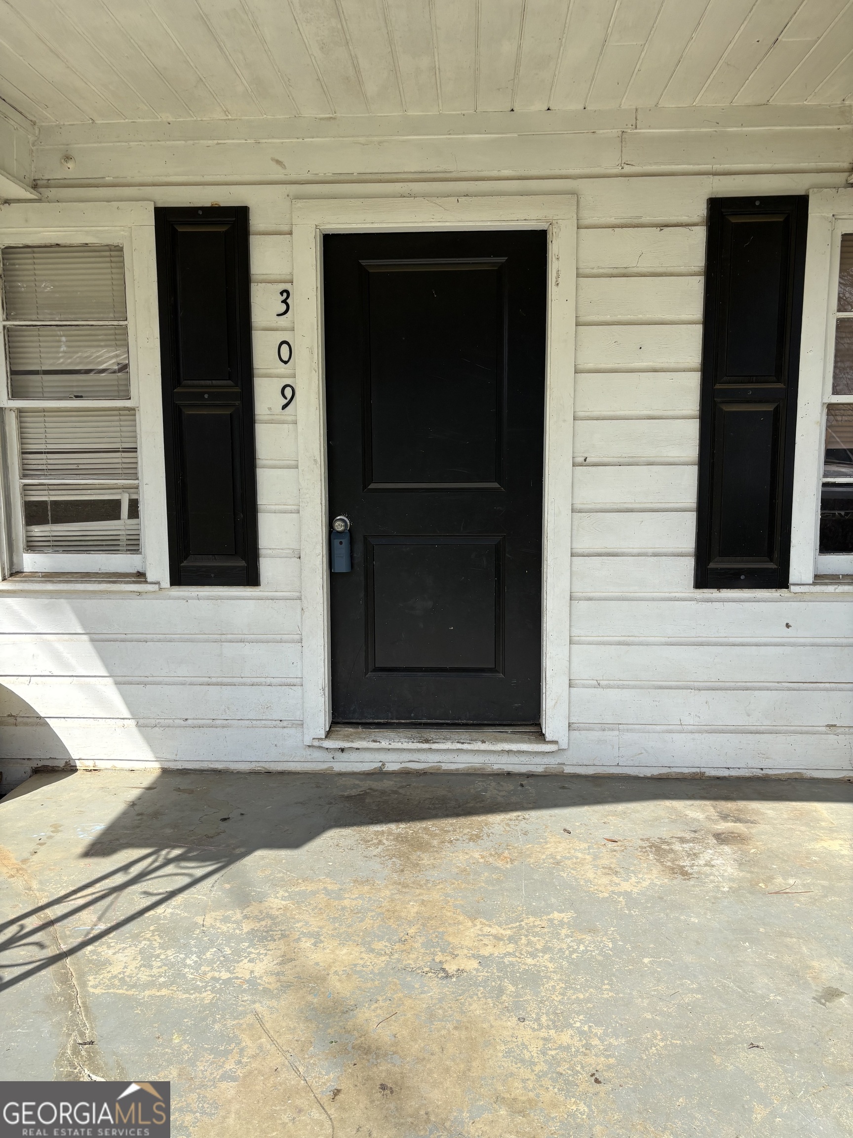 309 Crest Drive Property Photo 3