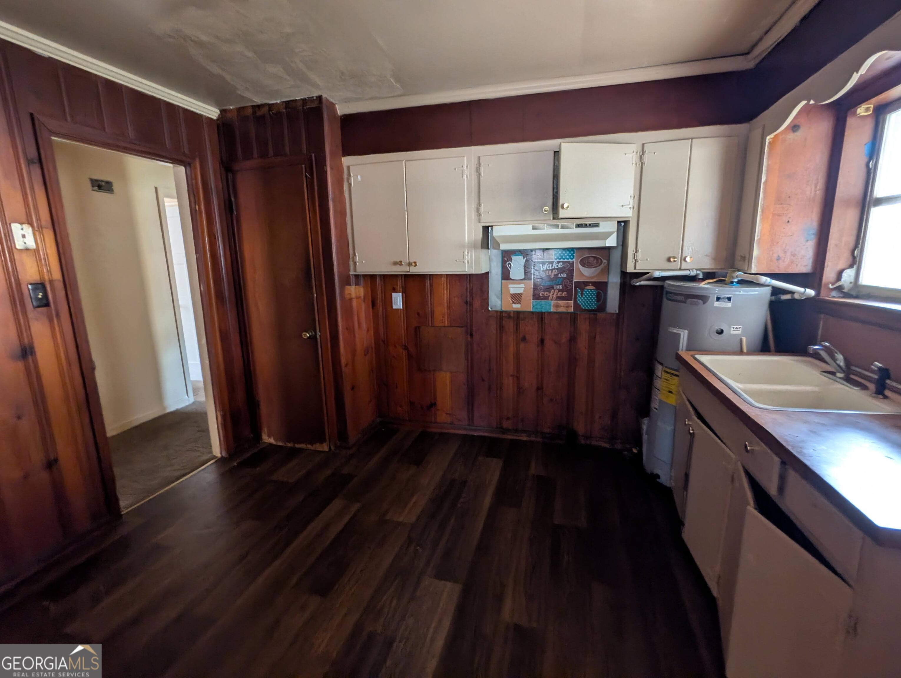 611 Whitney Avenue Property Photo 3