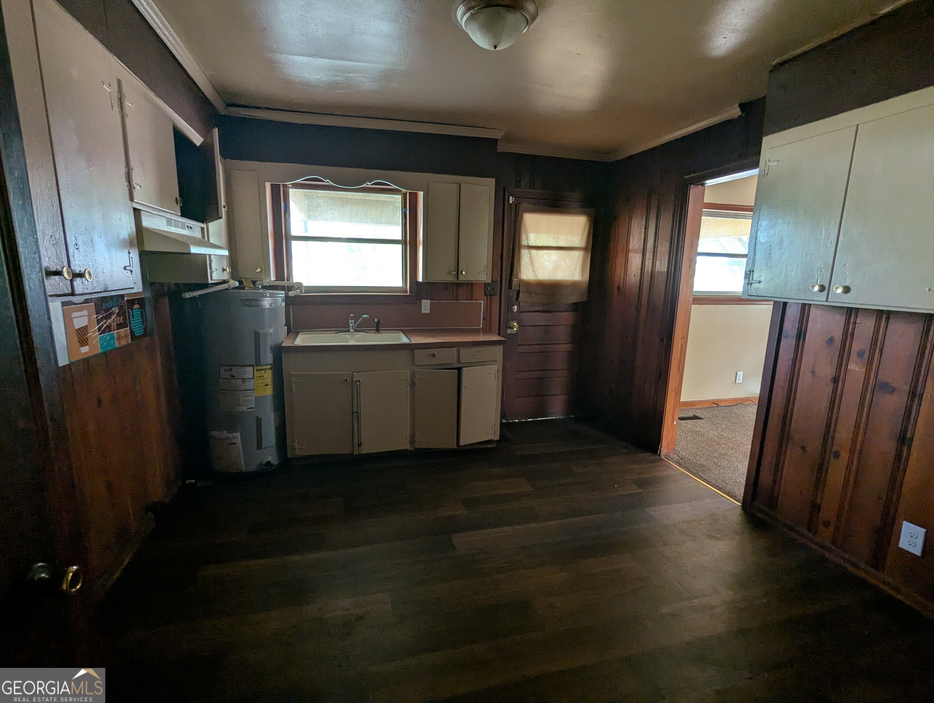 611 Whitney Avenue Property Photo 4