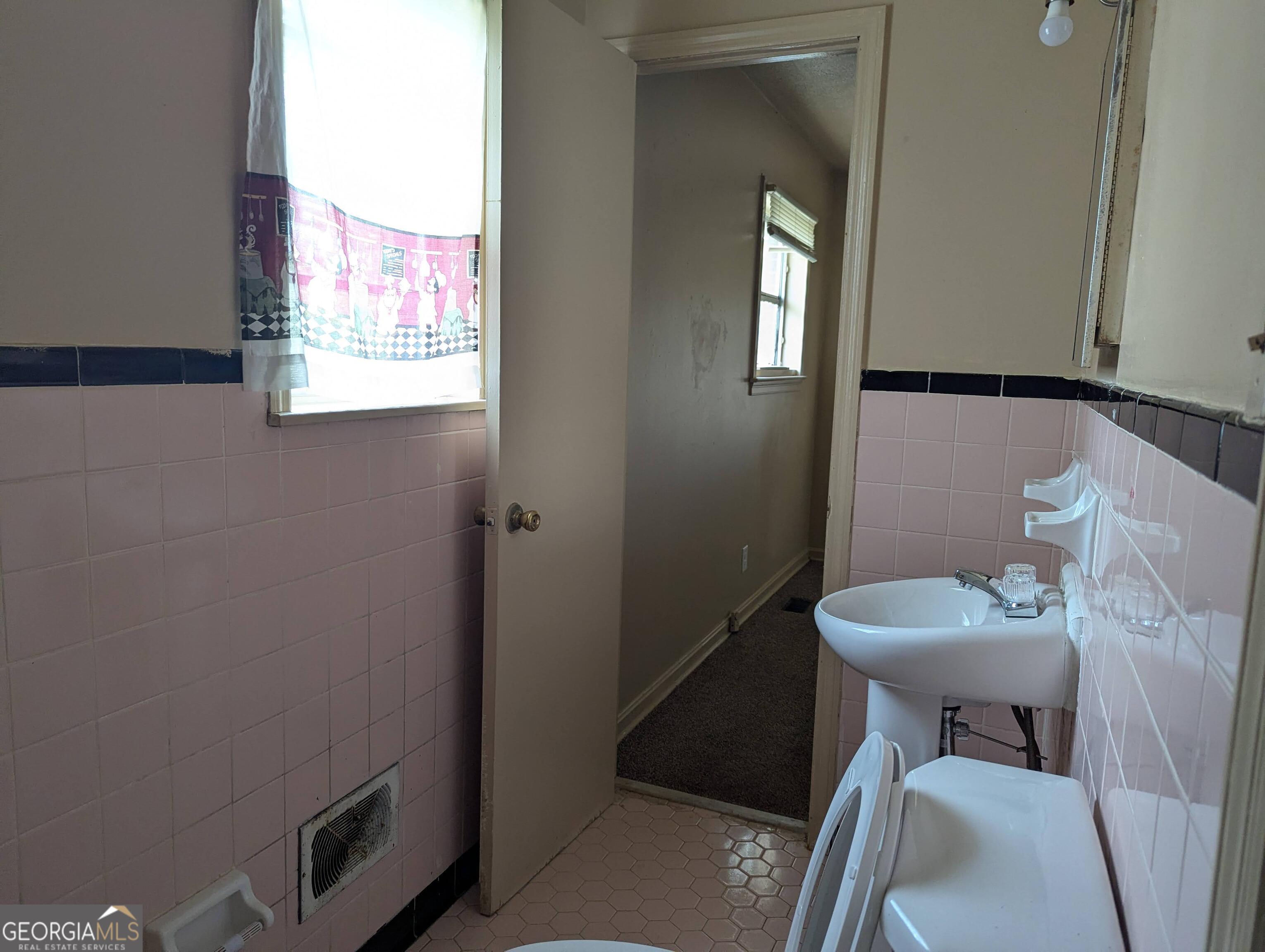 611 Whitney Avenue Property Photo 6