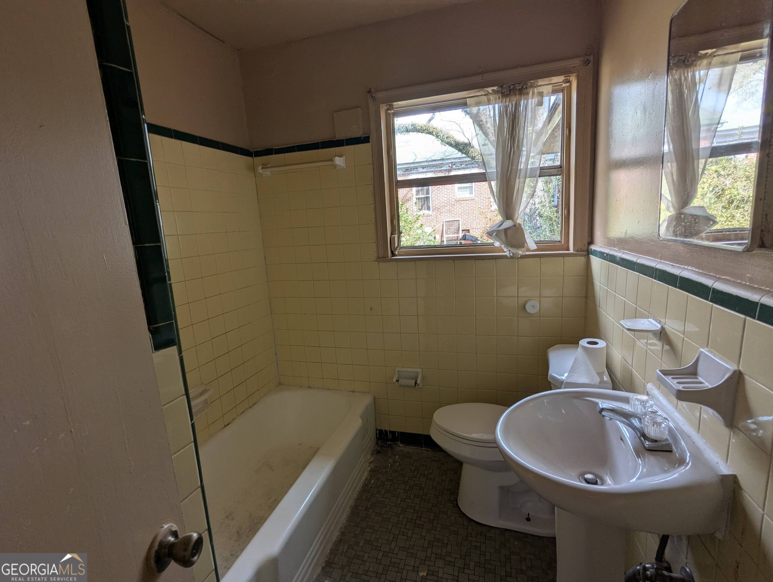 611 Whitney Avenue Property Photo 10