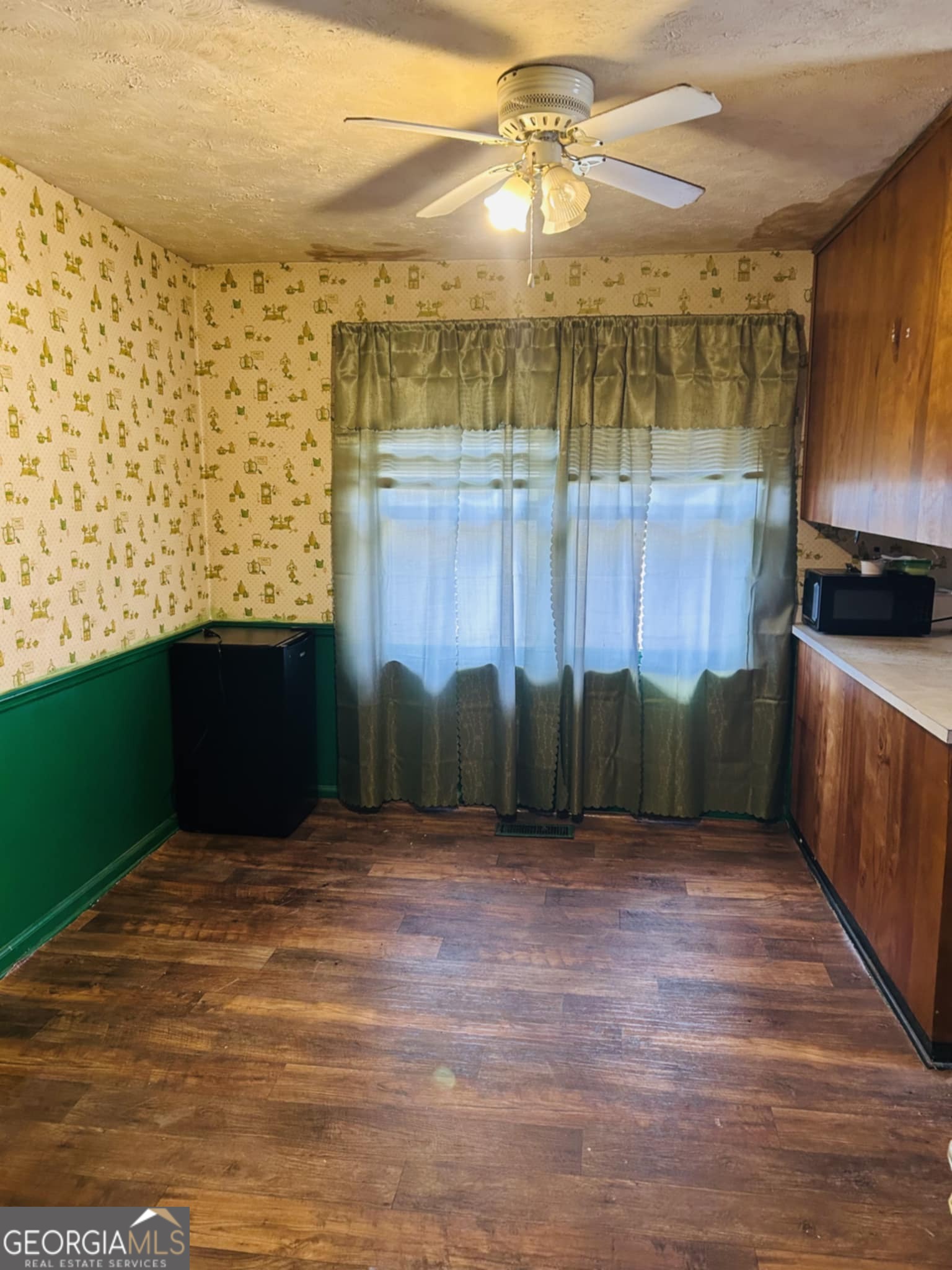 973 Irving Drive Property Photo 3