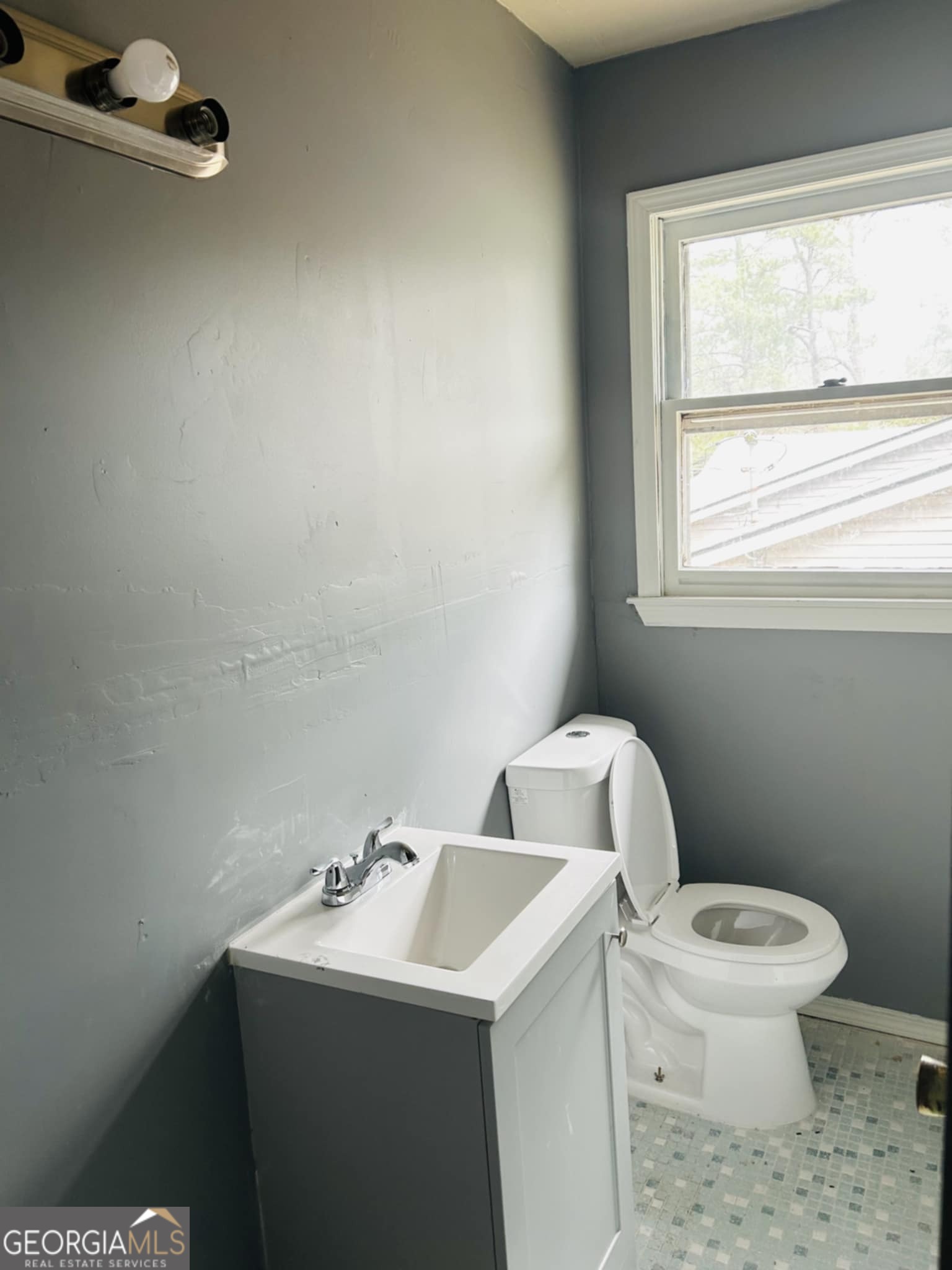 973 Irving Drive Property Photo 4