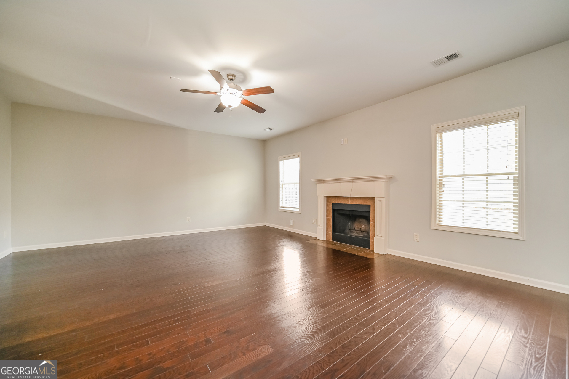 324 Cliffhaven Circle Property Photo 3