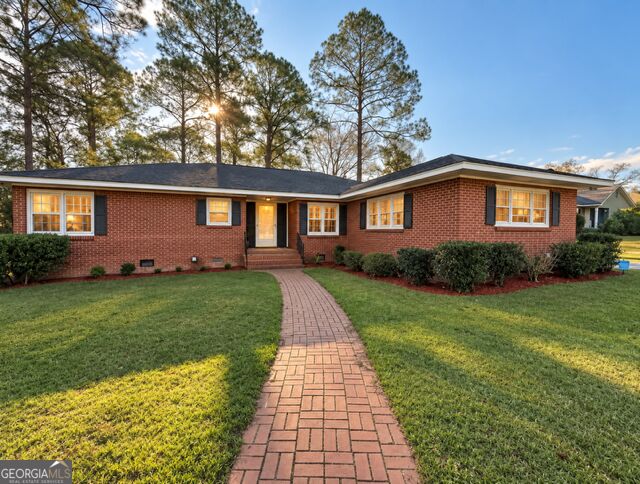 1221 Ridge Avenue N Property Photo 1