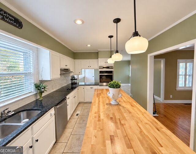 1221 Ridge Avenue N Property Photo 3