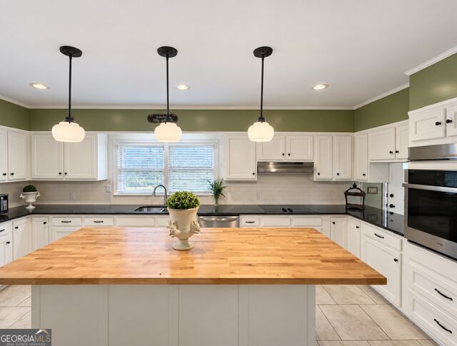 1221 Ridge Avenue N Property Photo 4