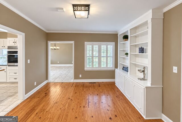 1221 Ridge Avenue N Property Photo 6