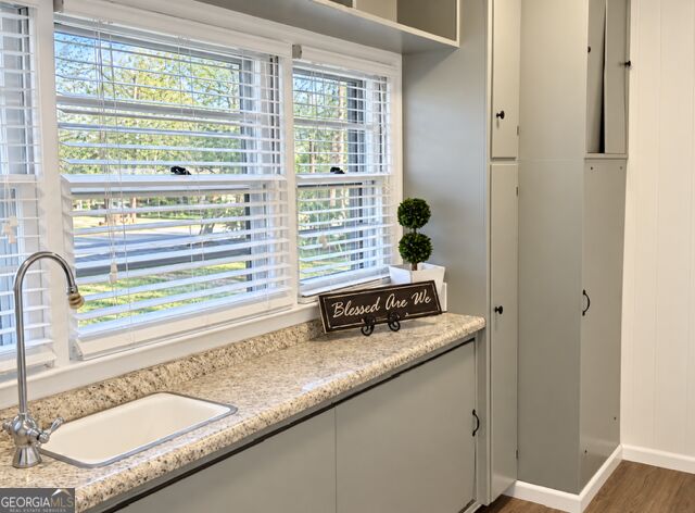 1221 Ridge Avenue N Property Photo 14