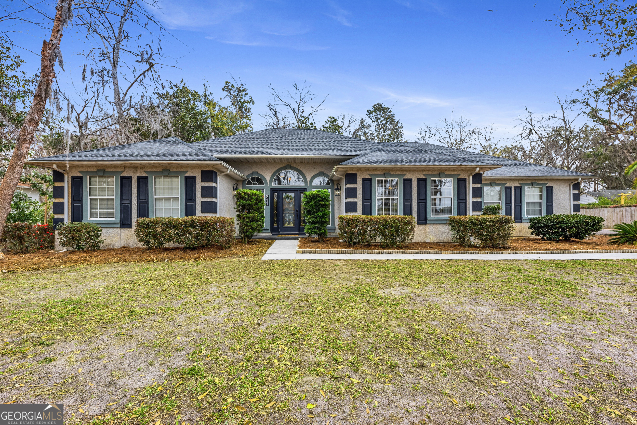811 Riverview Drive W Property Photo 2