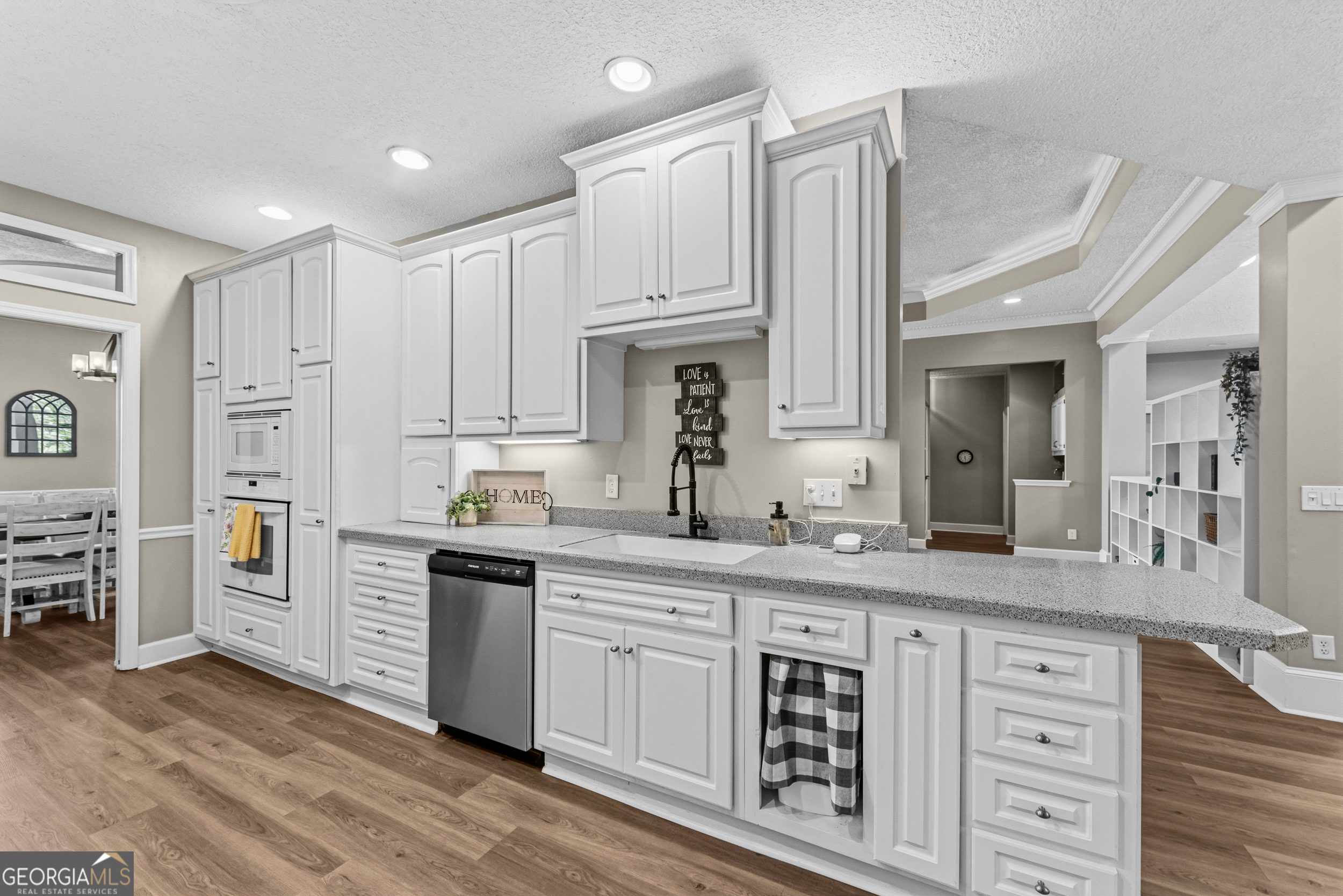 811 Riverview Drive W Property Photo 4