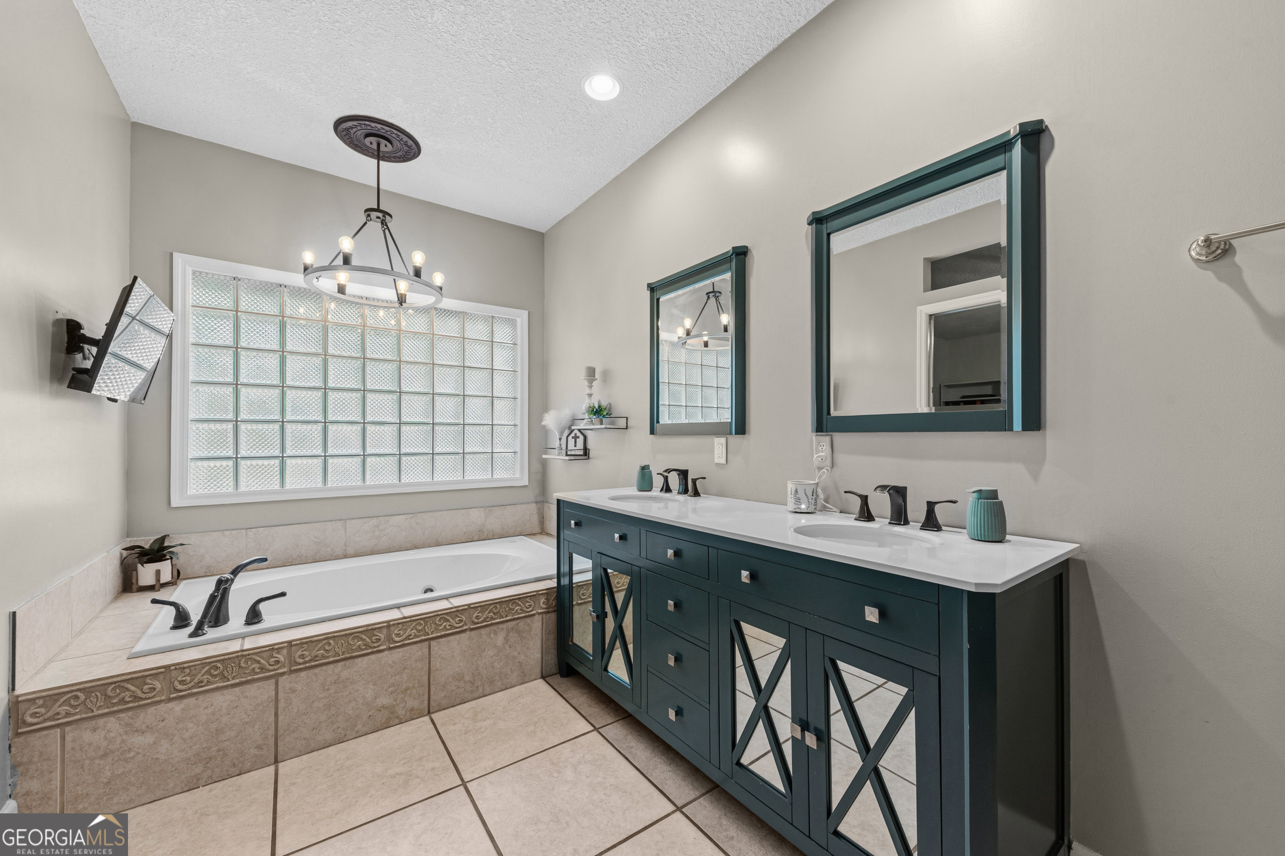 811 Riverview Drive W Property Photo 11