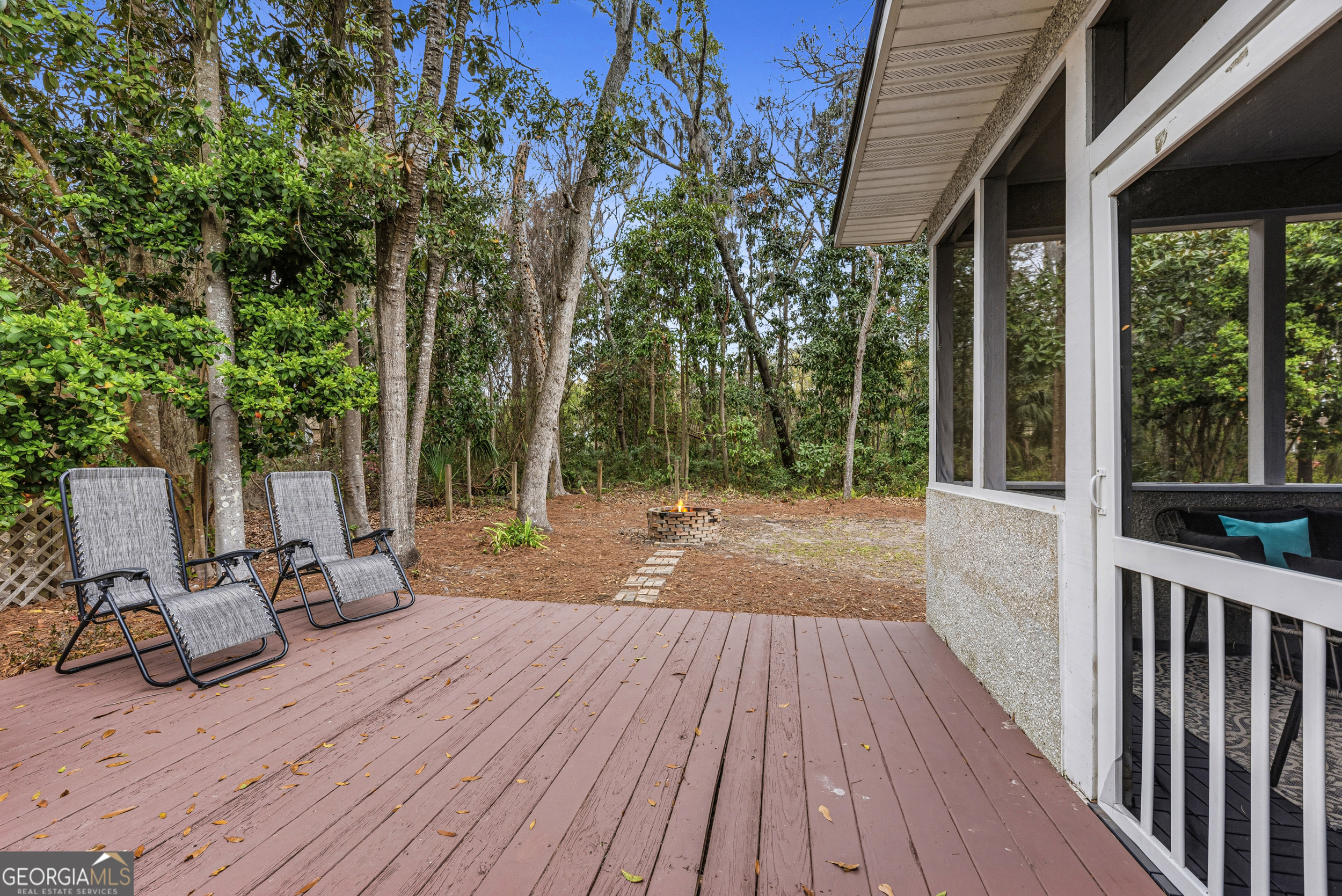 811 Riverview Drive W Property Photo 16