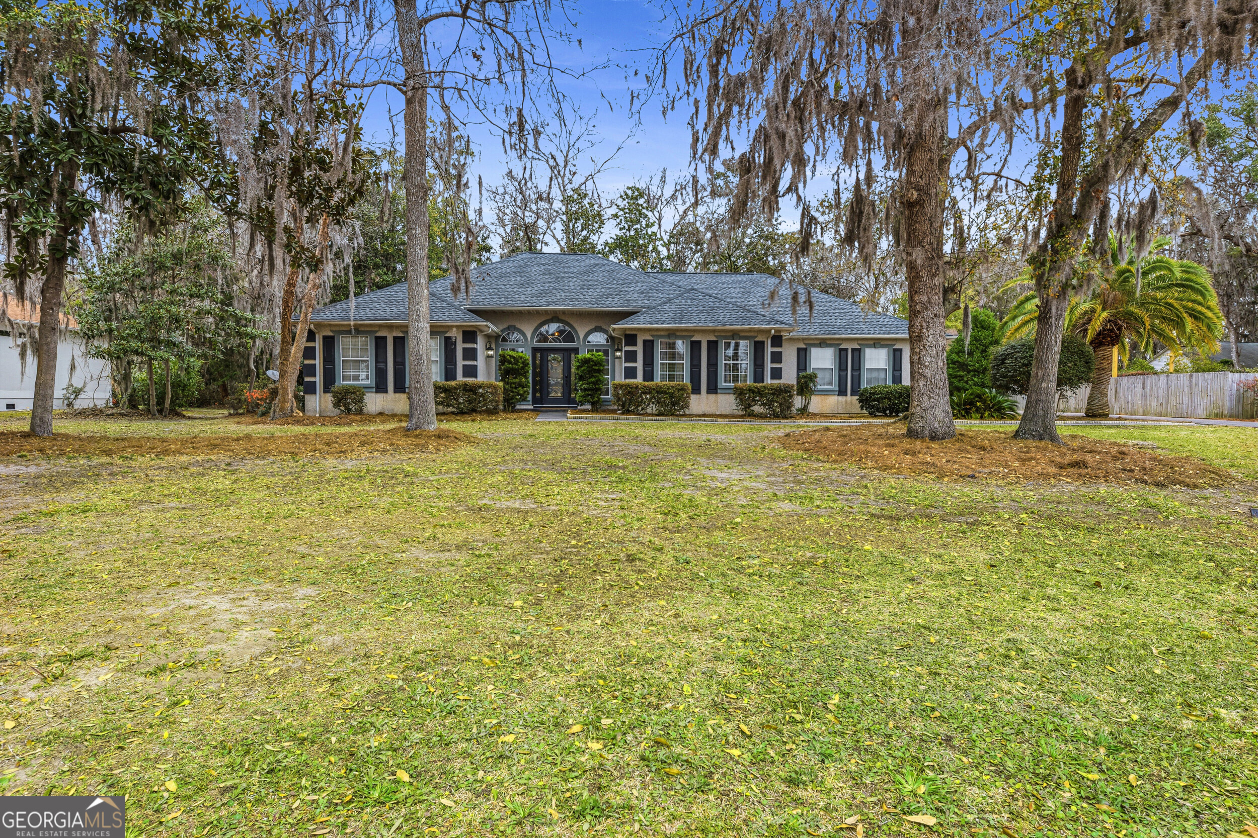 811 Riverview Drive W Property Photo 18