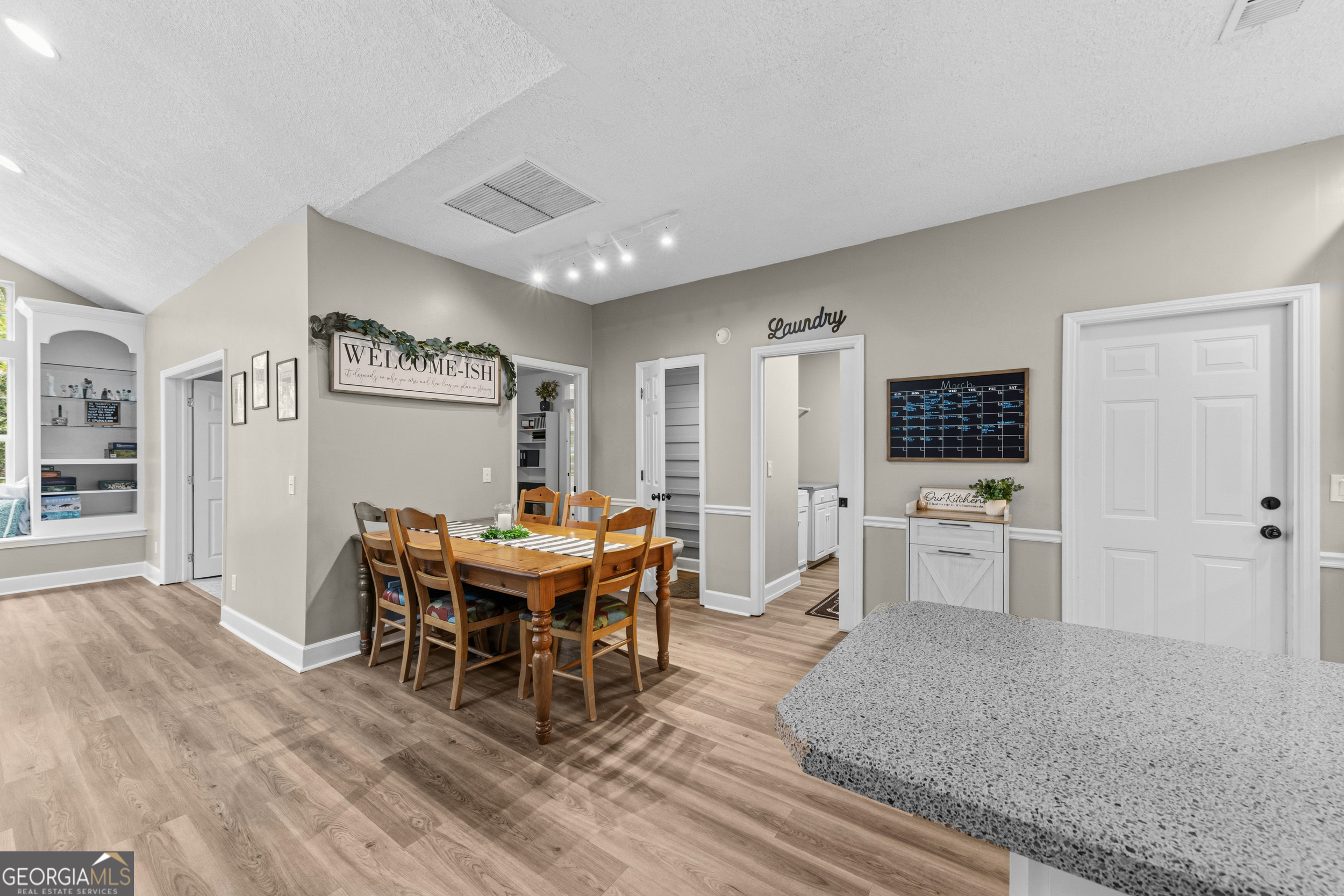 811 Riverview Drive W Property Photo 32