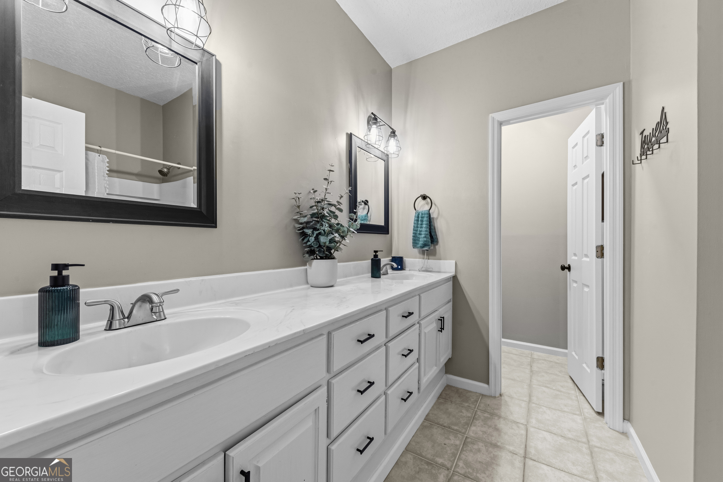 811 Riverview Drive W Property Photo 36