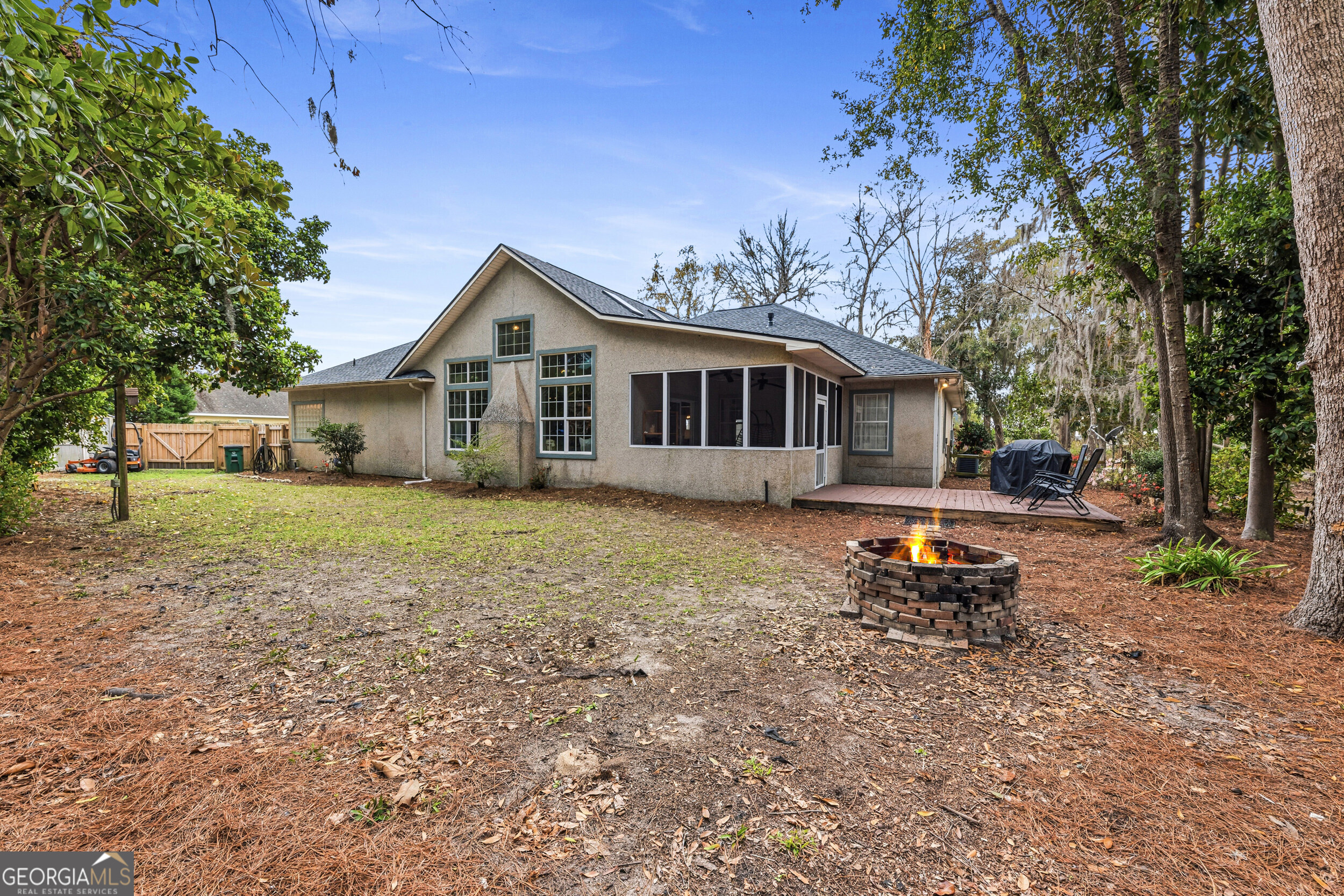 811 Riverview Drive W Property Photo 39