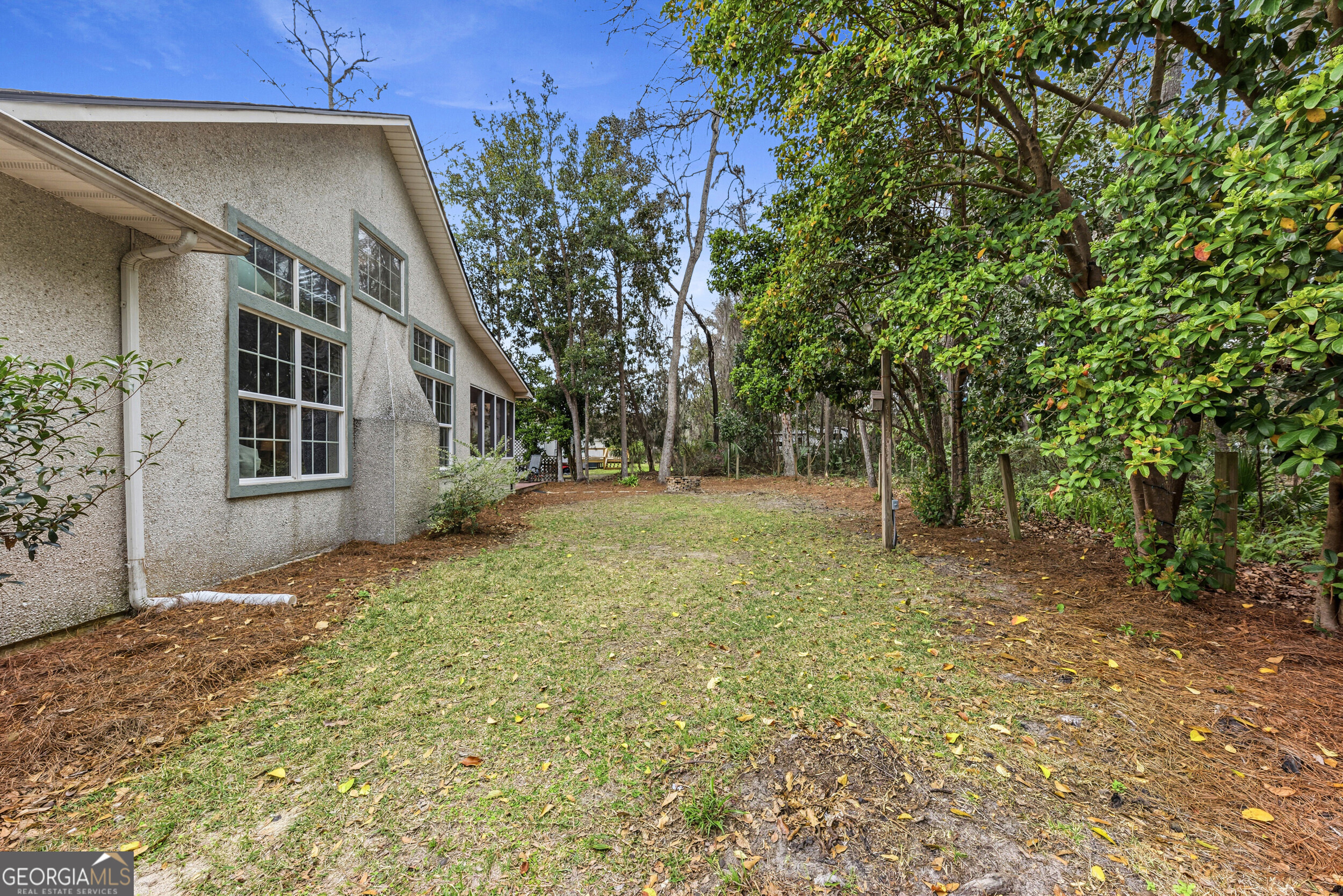 811 Riverview Drive W Property Photo 40