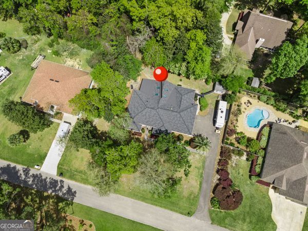 811 Riverview Drive W Property Photo 42