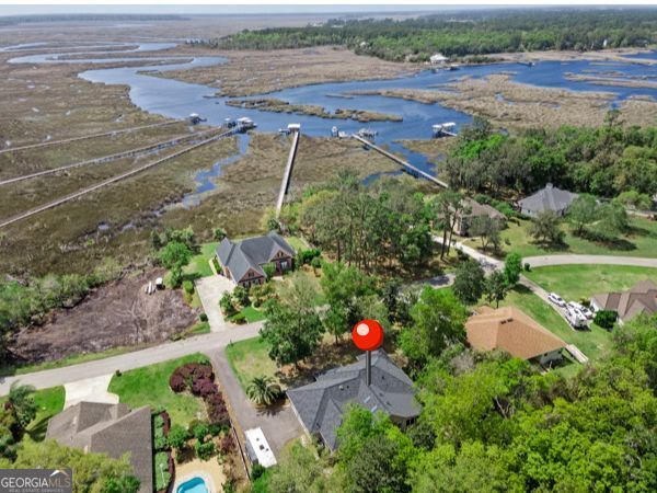 811 Riverview Drive W Property Photo 44