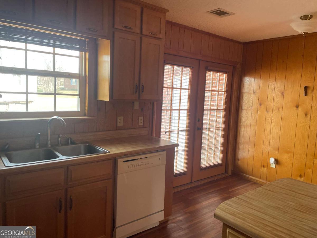 109 Lincoln Drive Property Photo 4