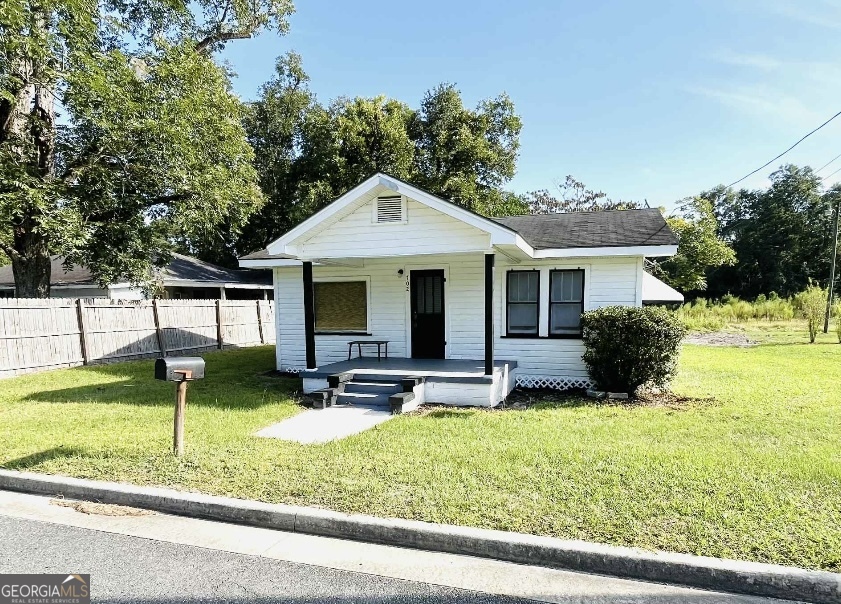 702 E Waring Street E Property Photo 1