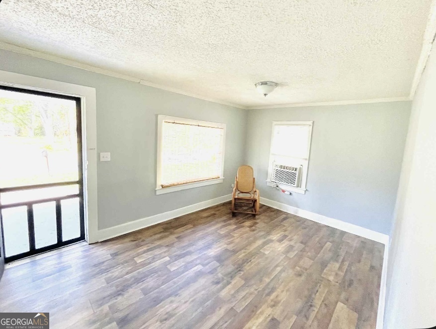 702 E Waring Street E Property Photo 3