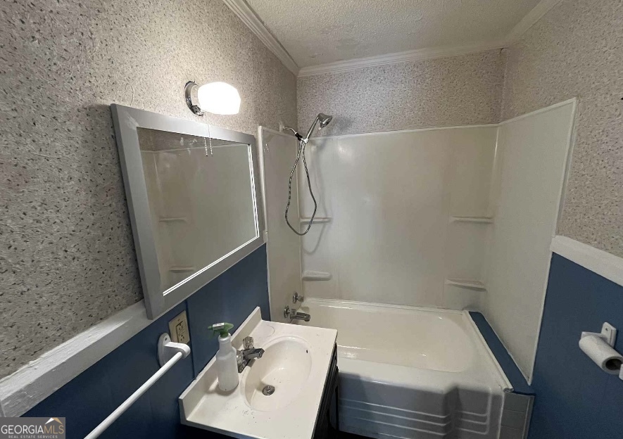 702 E Waring Street E Property Photo 5