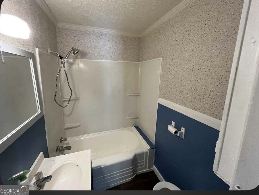 702 E Waring Street E Property Photo 6