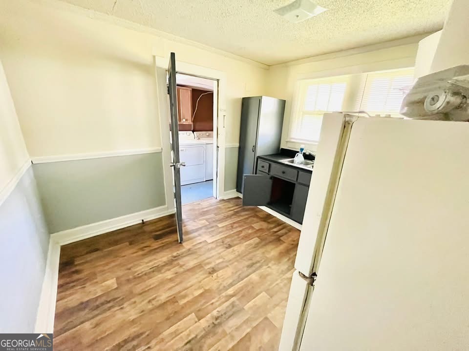 702 E Waring Street E Property Photo 8