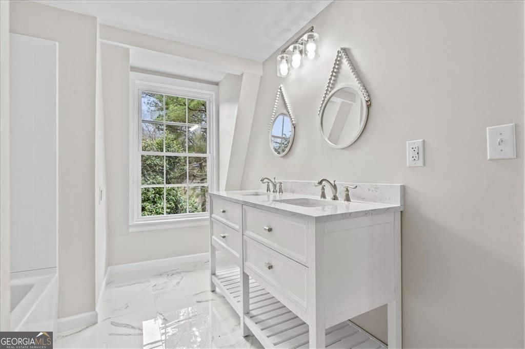1804 Gordon Avenue Ne Property Photo 29