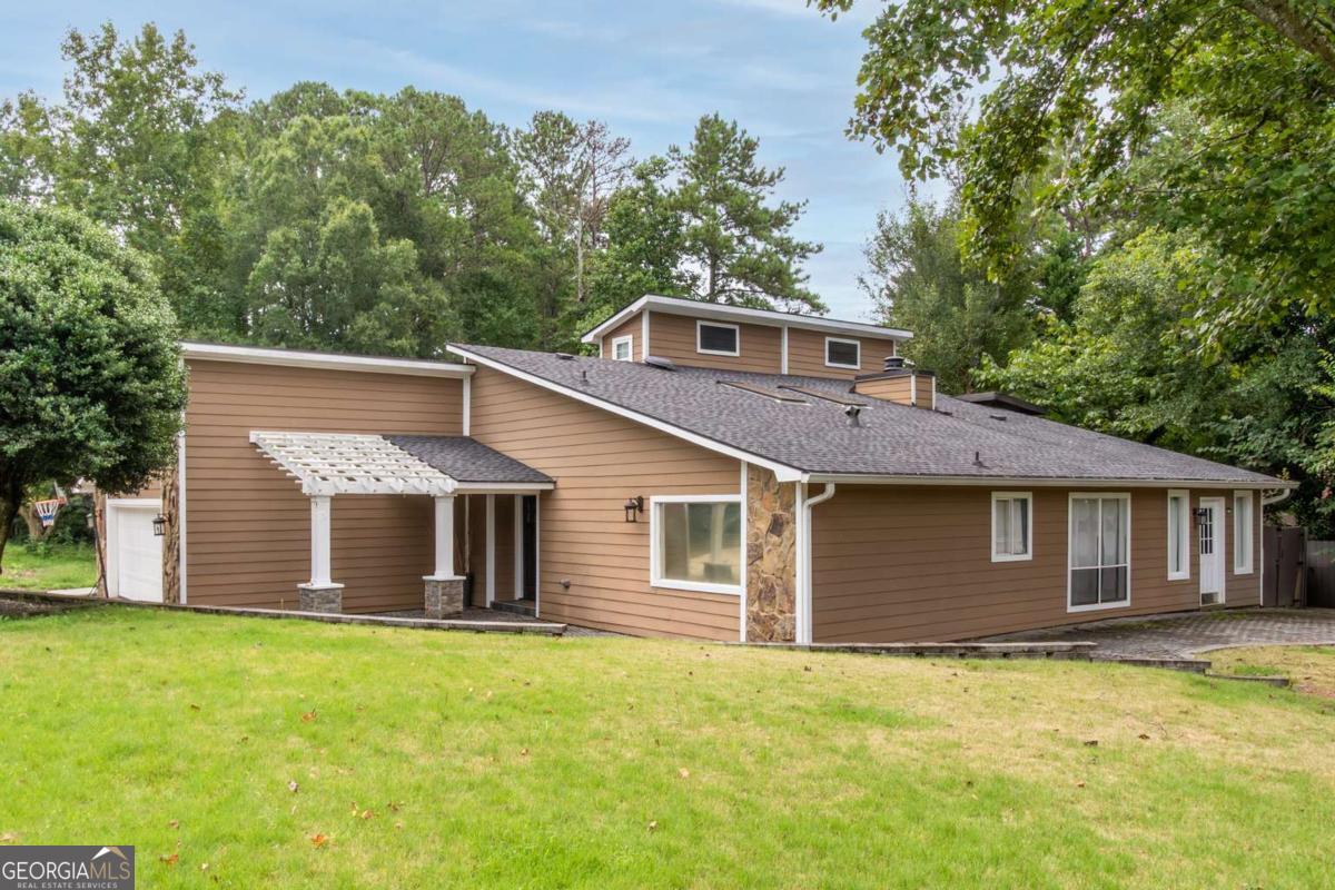 1050 Terramont Drive Property Photo 1