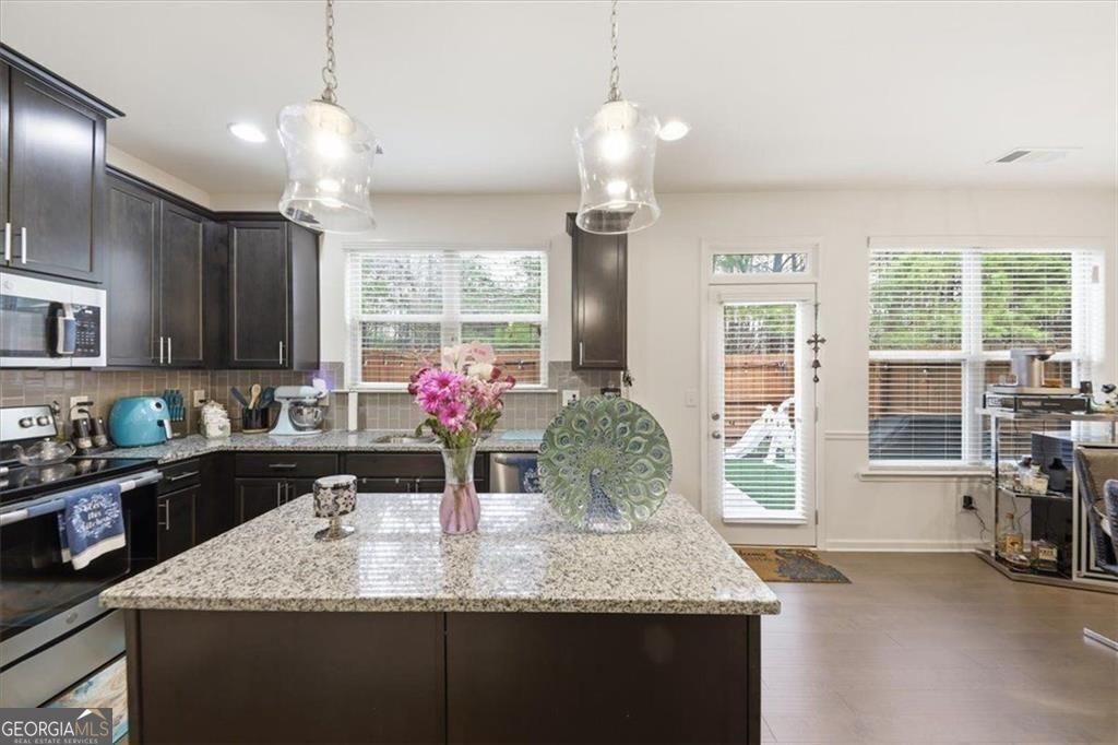 5527 Radford Loop Property Photo 8