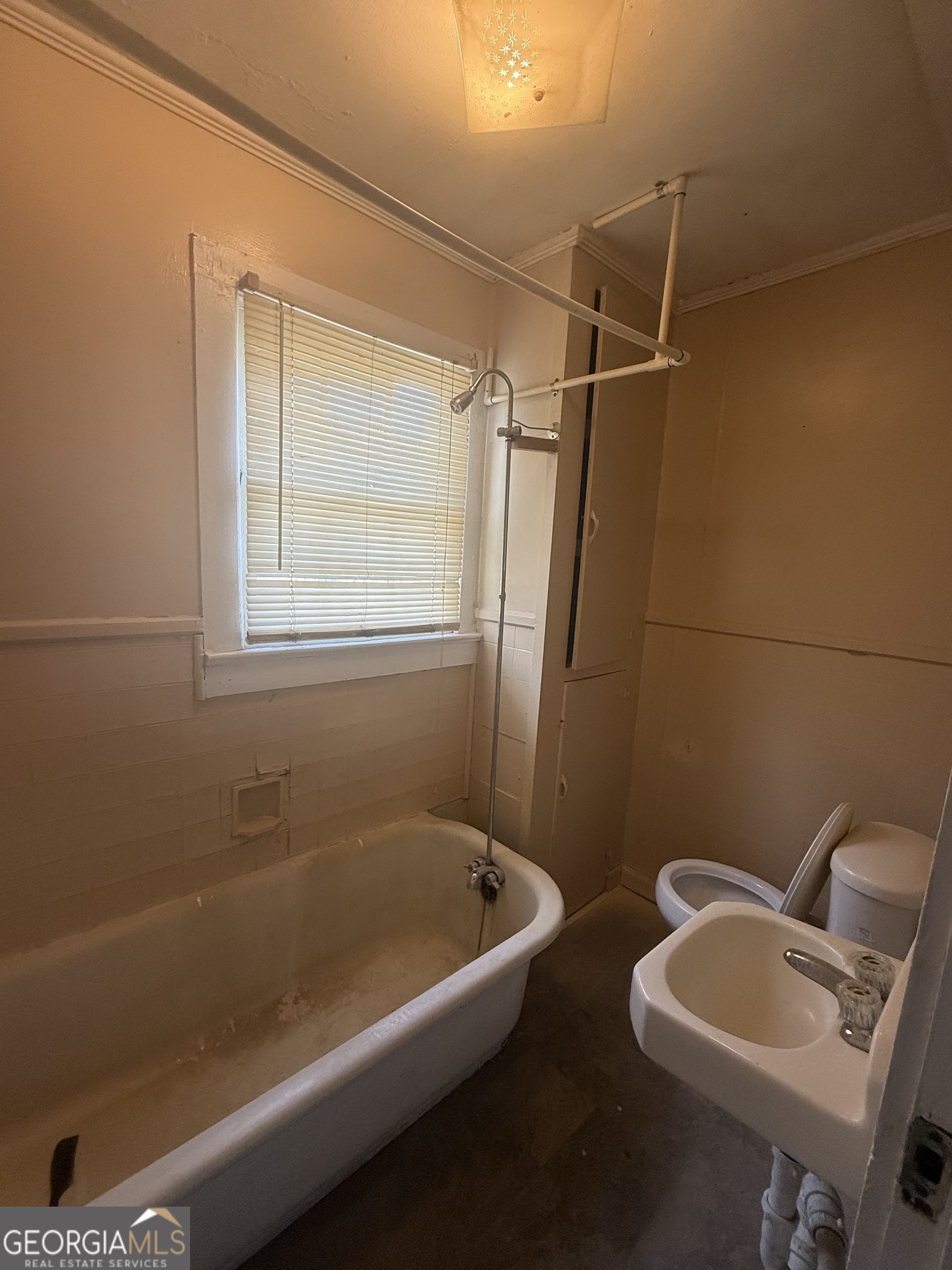 902 1st Street Property Photo 3