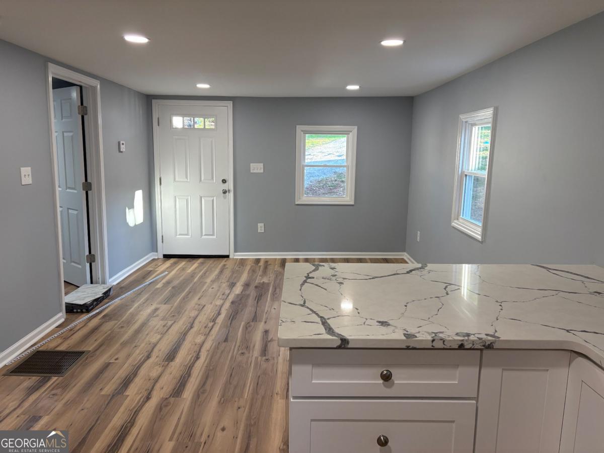 286 Pine Avenue Property Photo 9