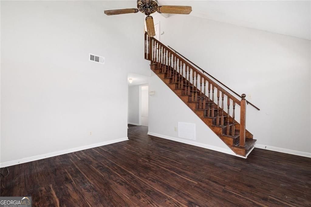 1055 Autumn Crest Court Property Photo 4