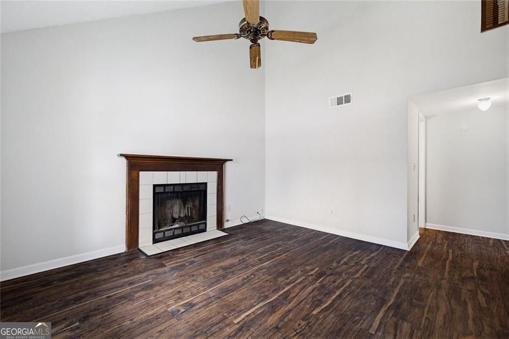 1055 Autumn Crest Court Property Photo 5