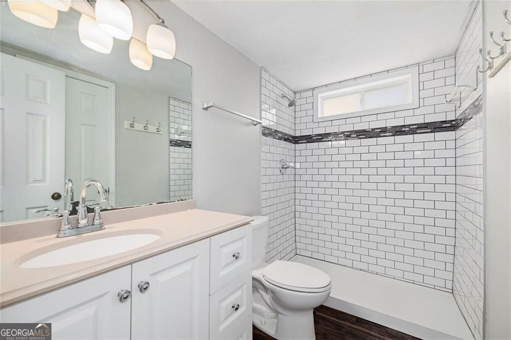 1055 Autumn Crest Court Property Photo 6