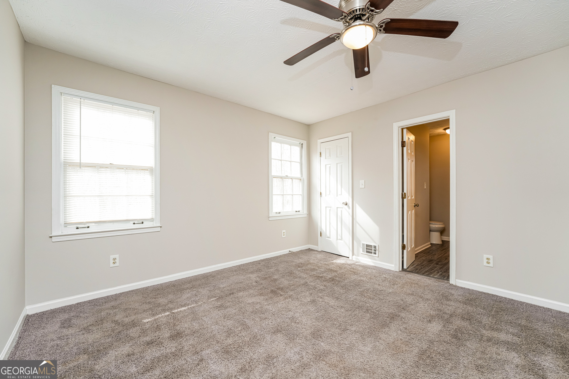 232 Farmbrook Parkway Property Photo 10